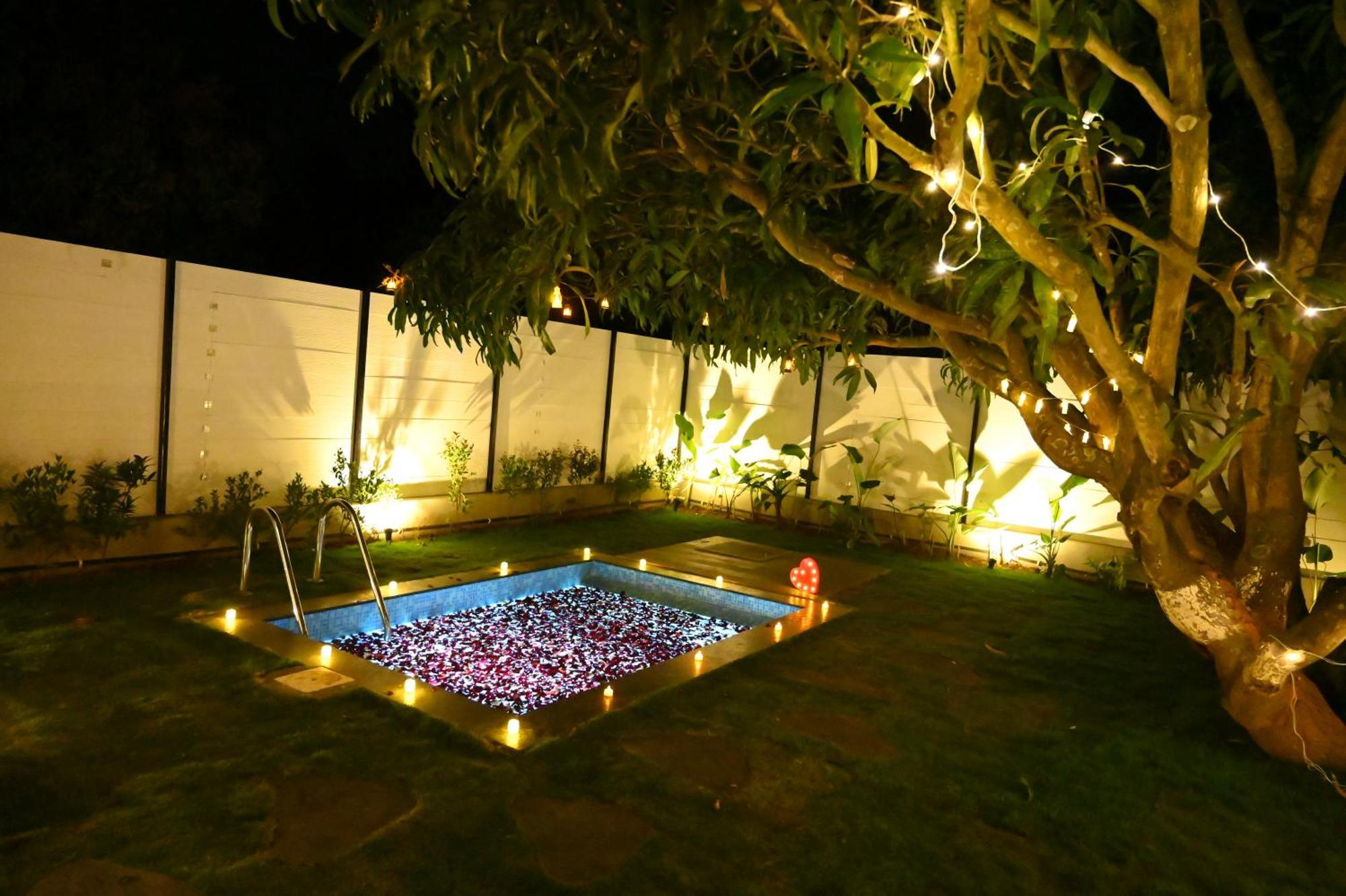 Aura Farms - Private Pool Cottages Rāmanagaram Eksteriør billede