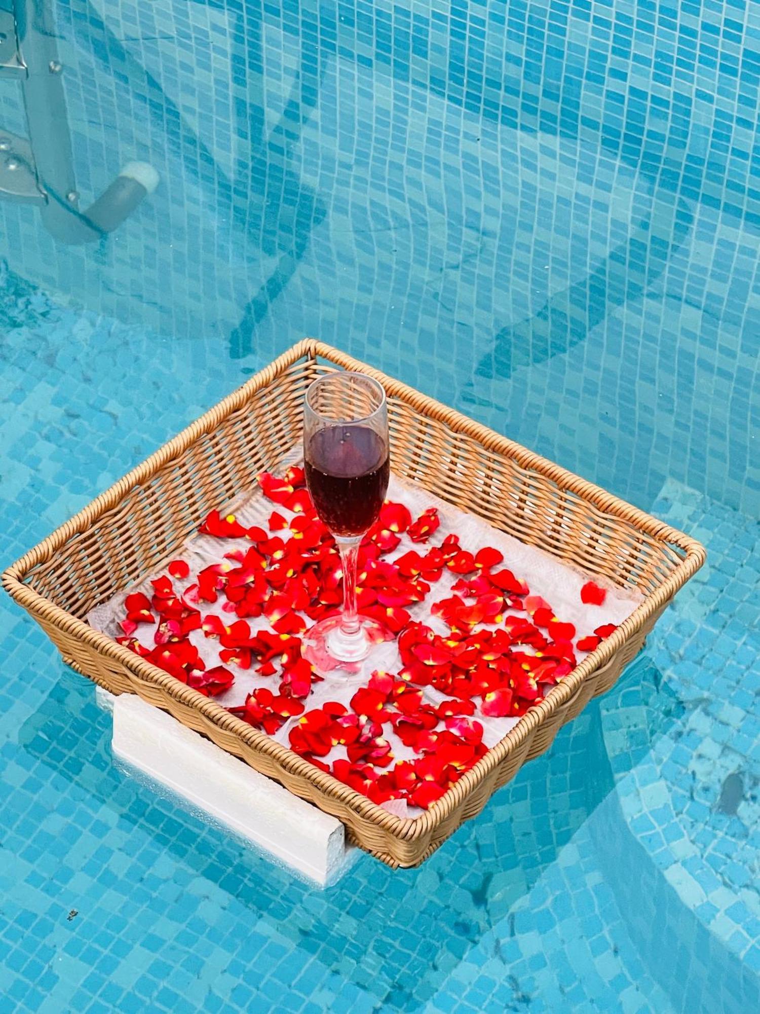Aura Farms - Private Pool Cottages Rāmanagaram Eksteriør billede