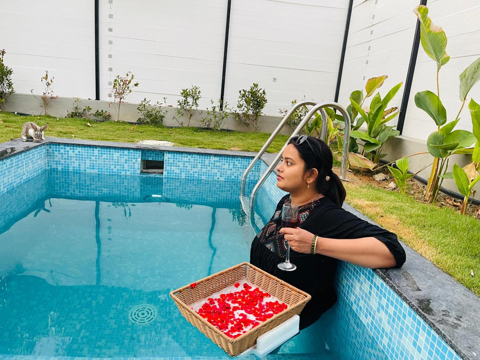 Aura Farms - Private Pool Cottages Rāmanagaram Eksteriør billede