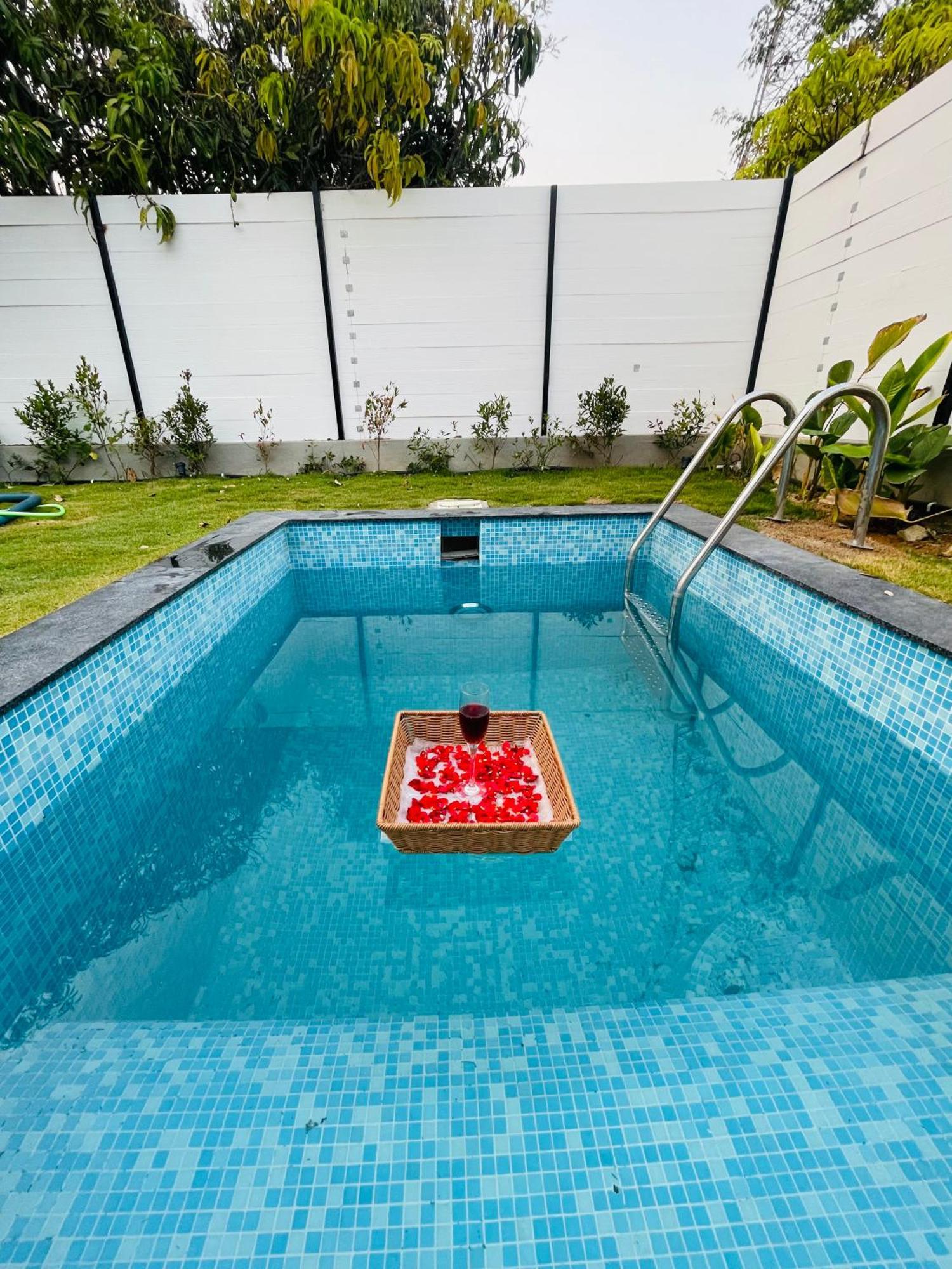 Aura Farms - Private Pool Cottages Rāmanagaram Eksteriør billede