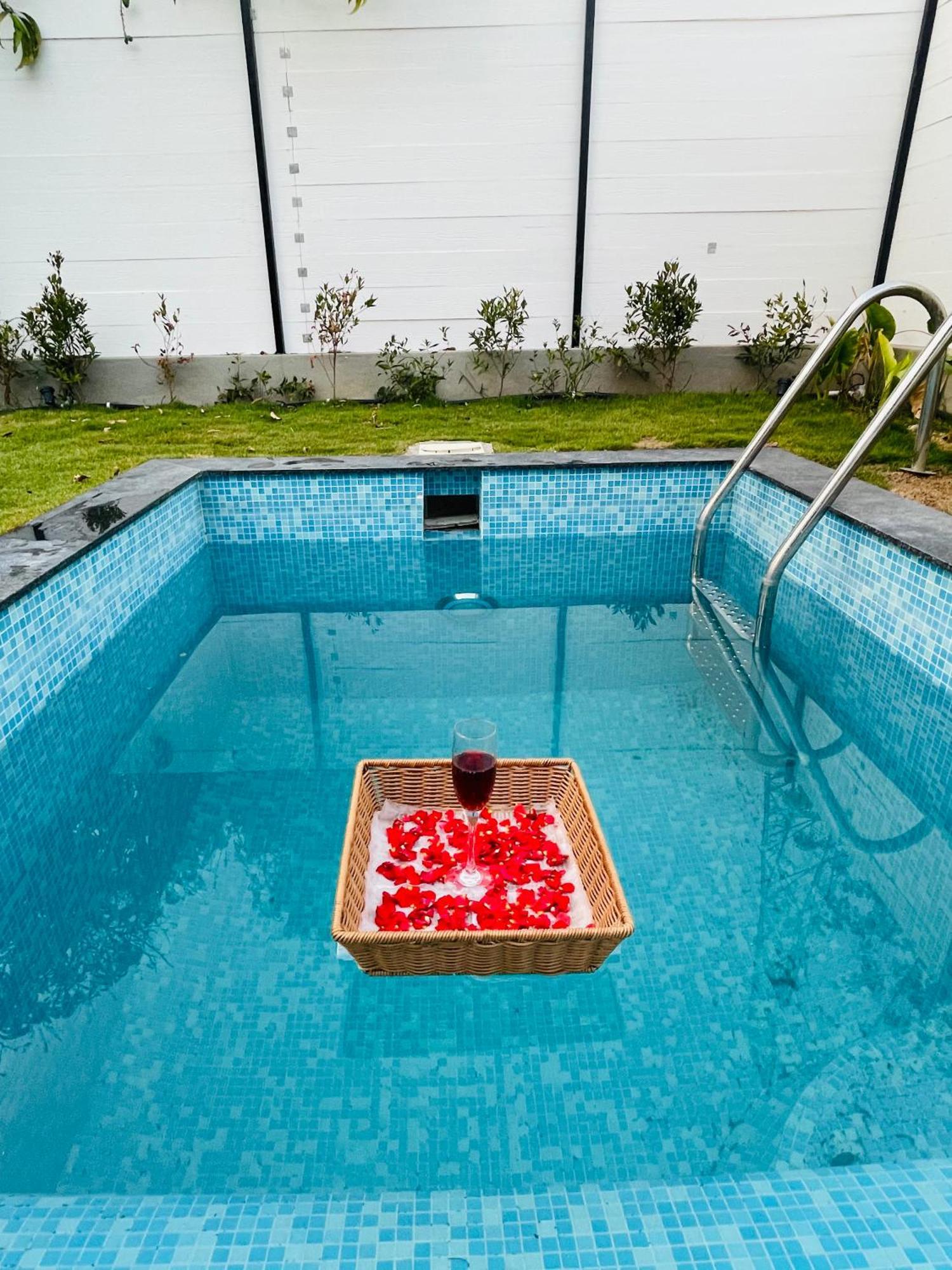 Aura Farms - Private Pool Cottages Rāmanagaram Eksteriør billede