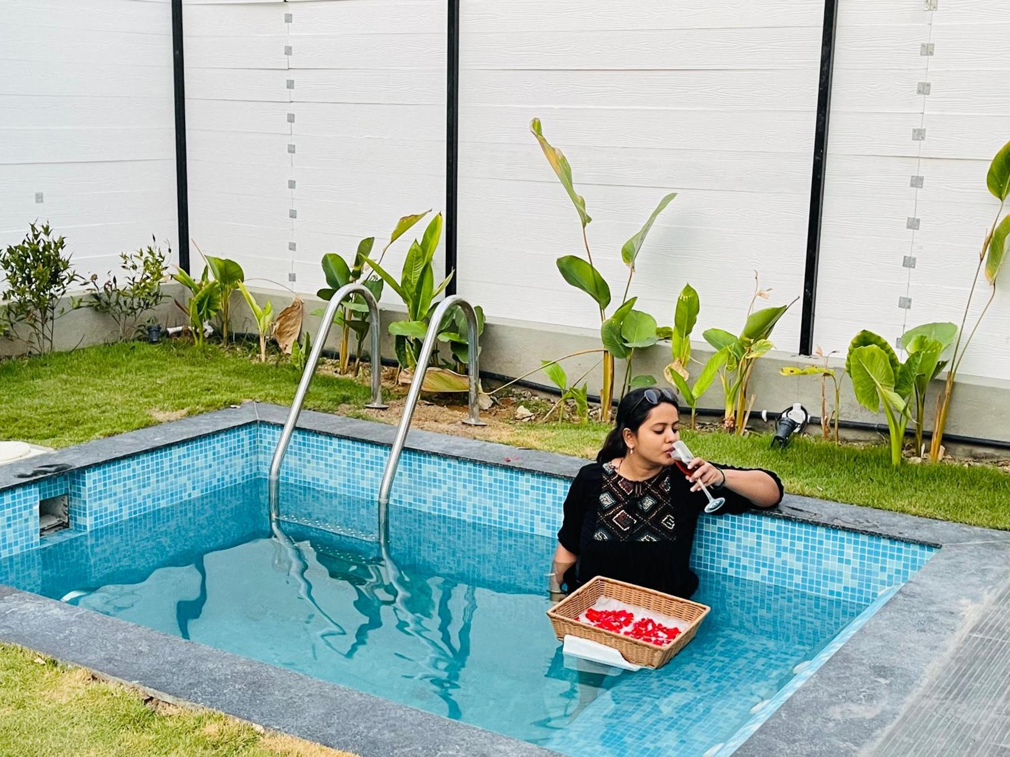 Aura Farms - Private Pool Cottages Rāmanagaram Eksteriør billede